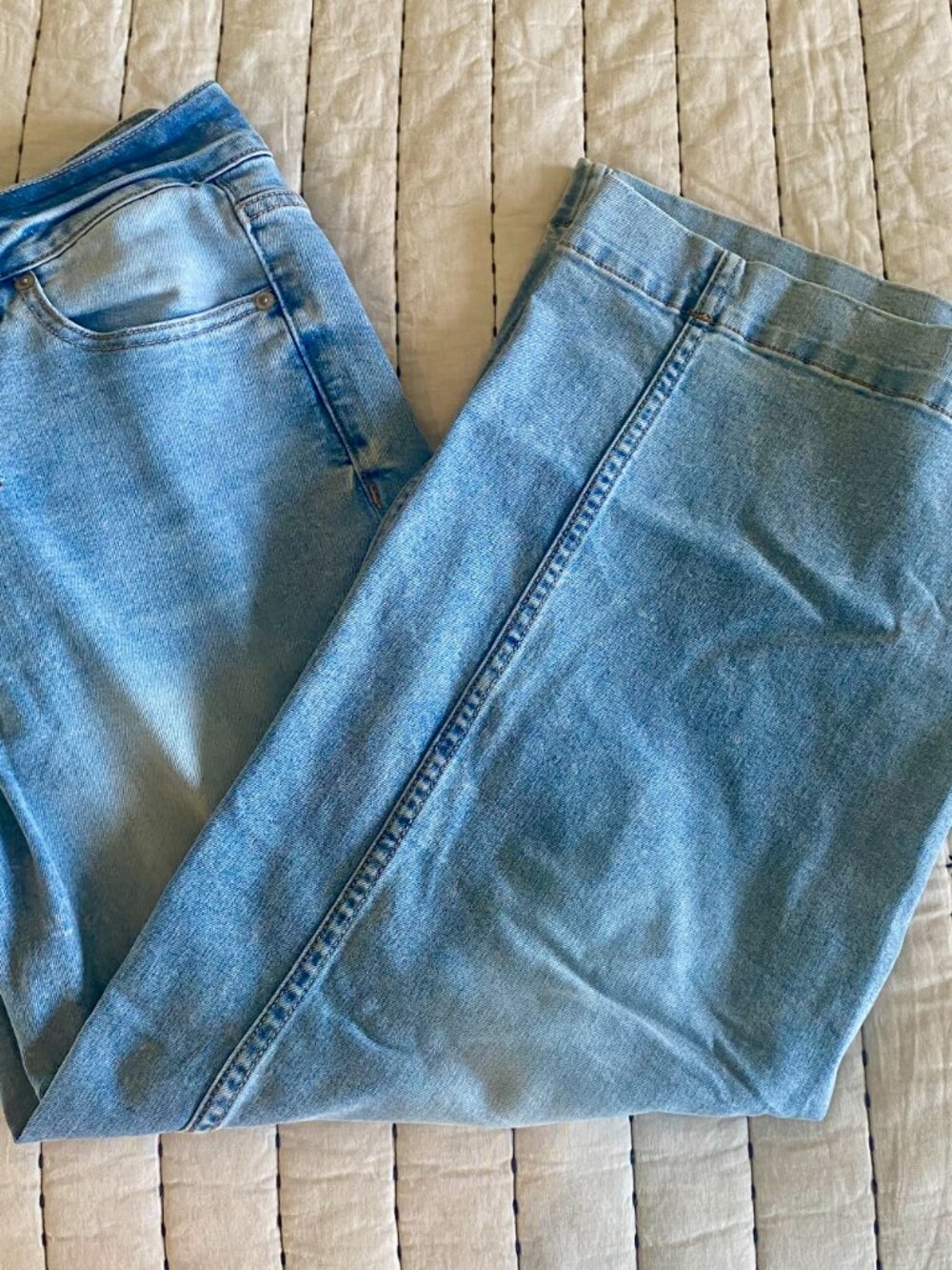 Frye Baggy Cropped Jeans | Size 27 | Light-Medium Wash - Picture 4 of 4